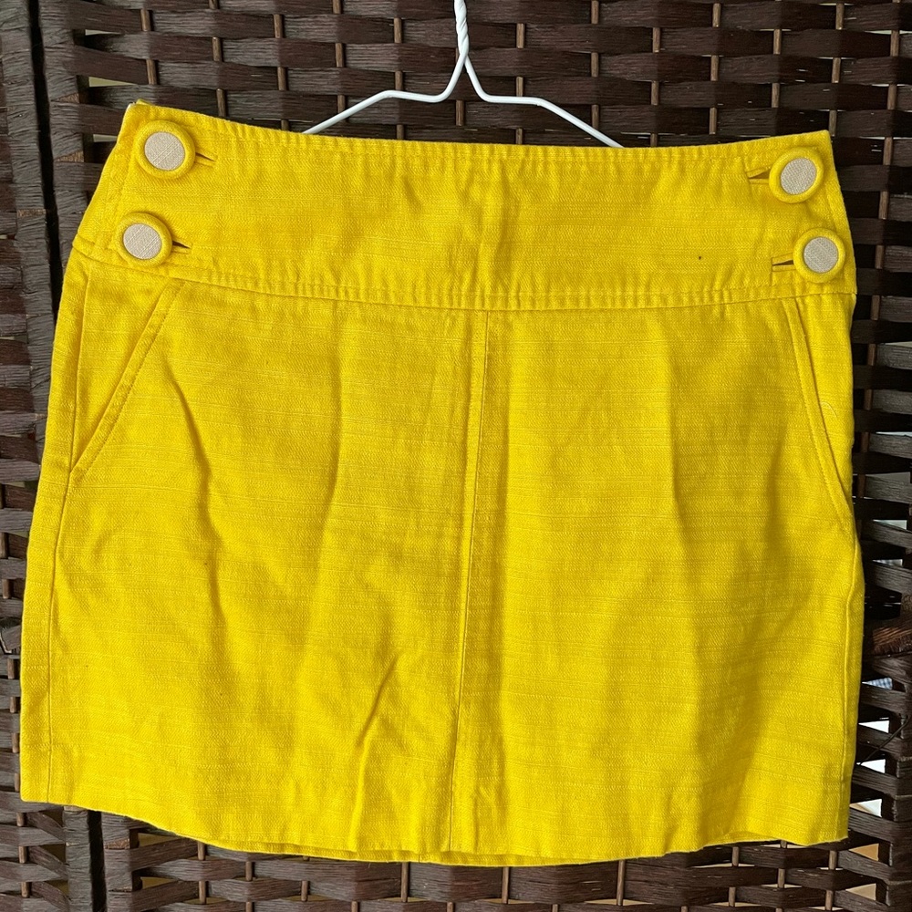 Banana Republic Yellow Mini Skirt with Buttons and Pockets - Size Women’s 0